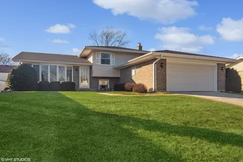 258 Staffmark Ln, Schaumburg, IL 60193