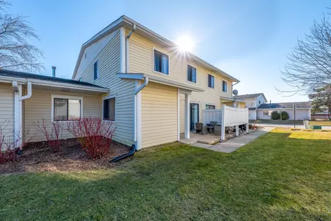 108 Windward Dr, Schaumburg, IL 60194