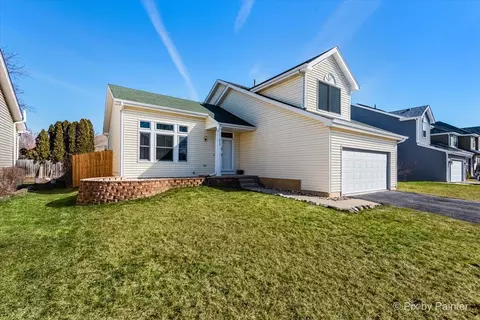 895 Chelsea Ct, Aurora, IL 60504