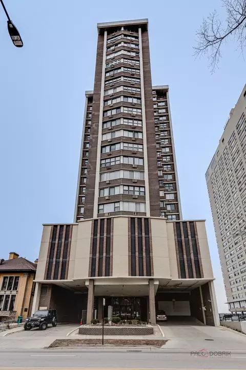 6325 N Sheridan Rd #507, Chicago, IL 60660