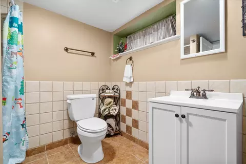 Bath - 1104 Van Buren Ave, Des Plaines, IL 60018 photo 2 of 2