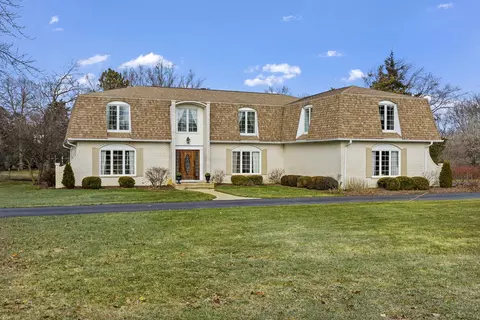 104 Hewes Dr, North Barrington, IL 60010