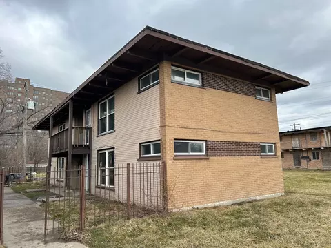 173 W 154th St, Harvey, IL 60426