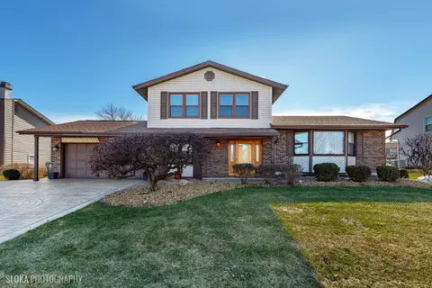 1569 Texas St, Elk Grove Village, IL 60007