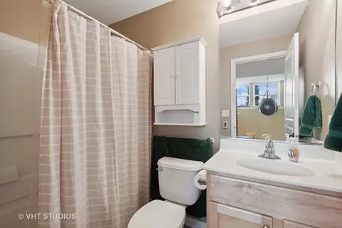 Bath - 4750 Whitehall Ct, Algonquin, IL 60102 photo 3 of 3