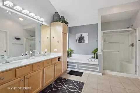 Bath - 4750 Whitehall Ct, Algonquin, IL 60102 photo 2 of 3