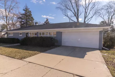 323 E Taylor Rd, Lombard, IL 60148