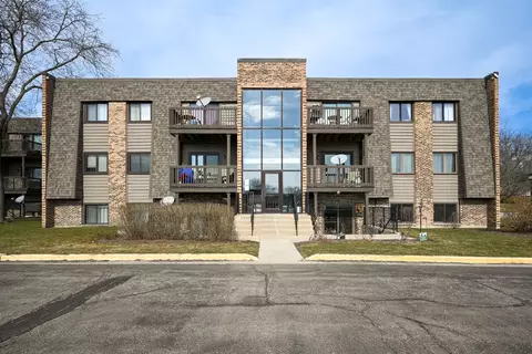 1486 Stonebridge Cir #A1, Wheaton, IL 60189