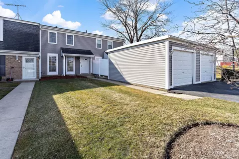 1315 Wandsworth Cir, Roselle, IL 60172