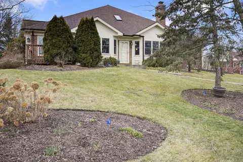 870 Seminary Cir #870, Glen Ellyn, IL 60137