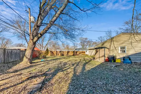 Exterior - 3807 Bluebird Ln, Rolling Meadows, IL 60008 photo 9 of 10