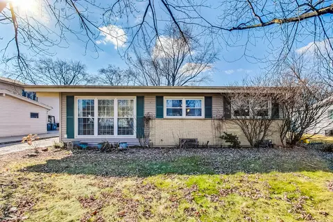 Exterior - 3807 Bluebird Ln, Rolling Meadows, IL 60008 photo 2 of 10