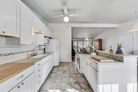 Kitchen - 3807 Bluebird Ln, Rolling Meadows, IL 60008 photo 3 of 3