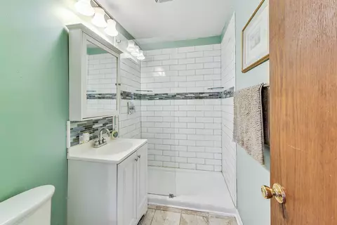 Bath - 3807 Bluebird Ln, Rolling Meadows, IL 60008 photo 2 of 2