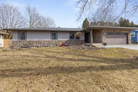 4874 Clearsky Dr, Rockford, IL 61109