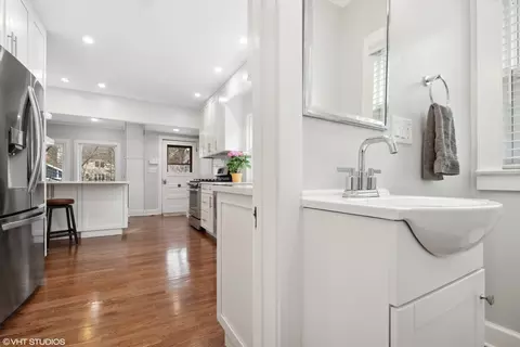 Kitchen - 610 Cherry St, Winnetka, IL 60093 photo 3 of 3