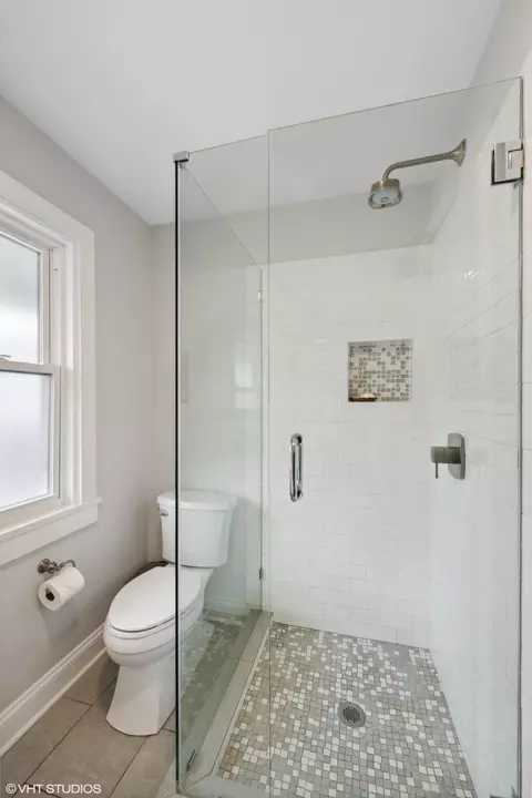 Bath - 610 Cherry St, Winnetka, IL 60093 photo 2 of 5