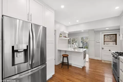 Kitchen - 610 Cherry St, Winnetka, IL 60093 photo 2 of 3