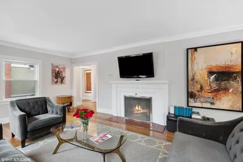 Living - 610 Cherry St, Winnetka, IL 60093 photo 3 of 4