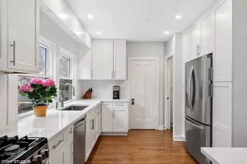 Kitchen - 610 Cherry St, Winnetka, IL 60093 photo 1 of 3