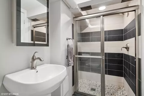 Bath - 610 Cherry St, Winnetka, IL 60093 photo 5 of 5