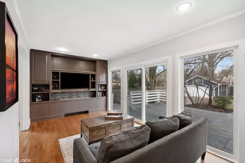 Living - 610 Cherry St, Winnetka, IL 60093 photo 2 of 4