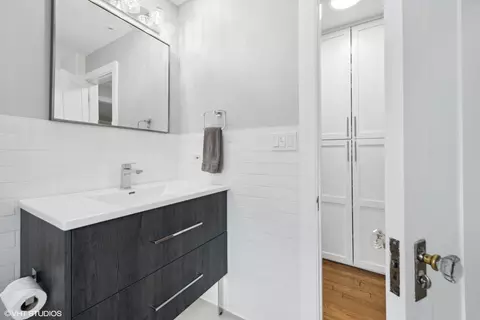 Bath - 610 Cherry St, Winnetka, IL 60093 photo 3 of 5