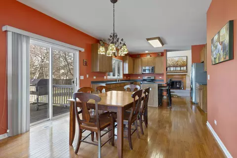 Dining - 1051 Grayhawk Dr, Algonquin, IL 60102 photo 3 of 5