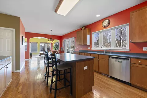 Kitchen - 1051 Grayhawk Dr, Algonquin, IL 60102 photo 3 of 3