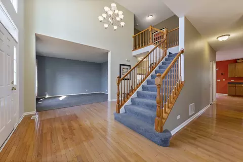 Entry Way - 1051 Grayhawk Dr, Algonquin, IL 60102 photo 2 of 3