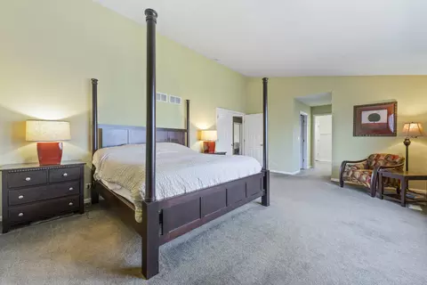 Bedroom - 1051 Grayhawk Dr, Algonquin, IL 60102 photo 2 of 3