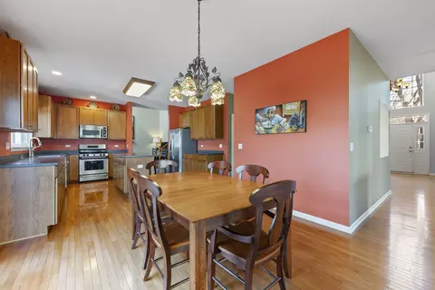 Dining - 1051 Grayhawk Dr, Algonquin, IL 60102 photo 4 of 5