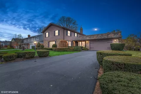 1346 Somerset Dr, Glenview, IL 60025