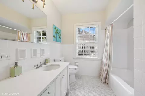 Bath - 2610 Blackhawk Rd, Wilmette, IL 60091 photo 4 of 6