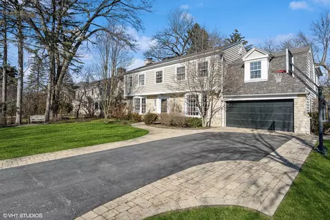 Exterior - 2610 Blackhawk Rd, Wilmette, IL 60091 photo 2 of 6