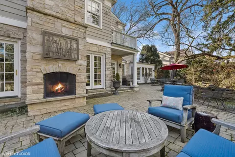 Exterior - 2610 Blackhawk Rd, Wilmette, IL 60091 photo 3 of 6