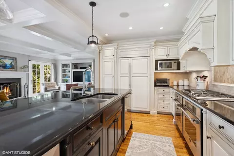 Kitchen - 2610 Blackhawk Rd, Wilmette, IL 60091 photo 3 of 3