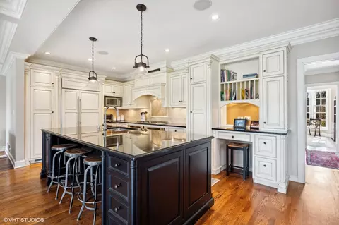 Kitchen - 2610 Blackhawk Rd, Wilmette, IL 60091 photo 2 of 3