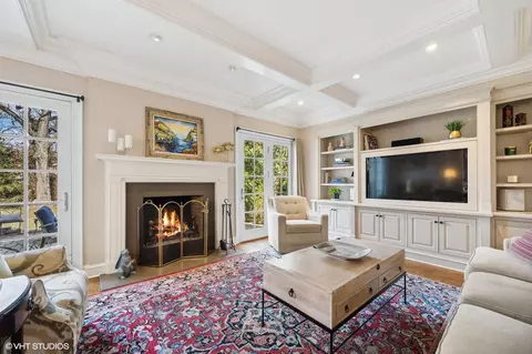 Living - 2610 Blackhawk Rd, Wilmette, IL 60091 photo 2 of 3