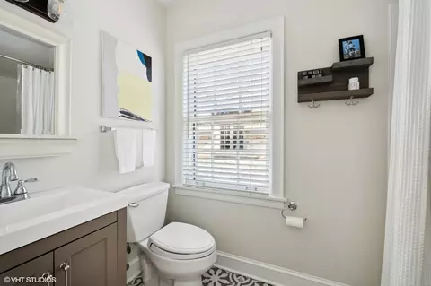 Bath - 2610 Blackhawk Rd, Wilmette, IL 60091 photo 6 of 6