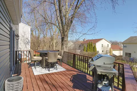 Exterior - 4995 Lichfield Dr, Hoffman Estates, IL 60010 photo 3 of 5