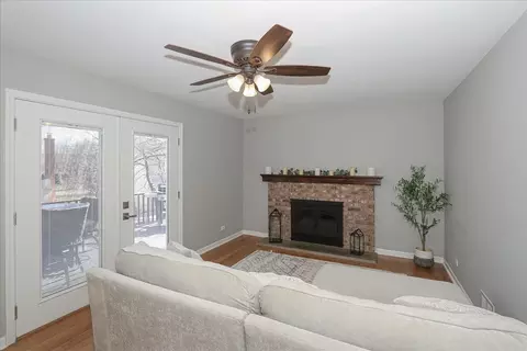 Living - 4995 Lichfield Dr, Hoffman Estates, IL 60010 photo 4 of 6