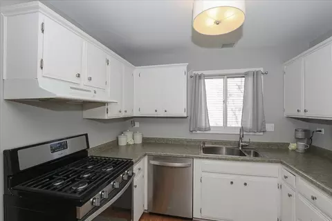 Kitchen - 4995 Lichfield Dr, Hoffman Estates, IL 60010 photo 1 of 2