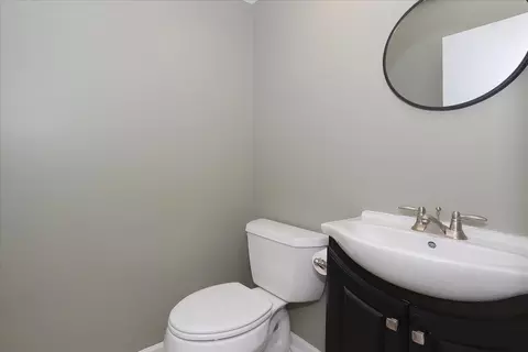 Bath - 4995 Lichfield Dr, Hoffman Estates, IL 60010 photo 1 of 2