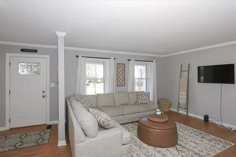 Living - 4995 Lichfield Dr, Hoffman Estates, IL 60010 photo 2 of 6
