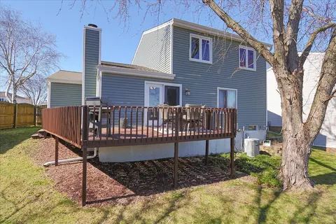 Exterior - 4995 Lichfield Dr, Hoffman Estates, IL 60010 photo 5 of 5