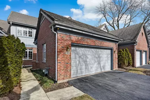 30 Stonehenge Ct, Burr Ridge, IL 60527