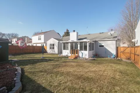 Exterior - 3015 Middlebury Ct E, Aurora, IL 60504 photo 3 of 3