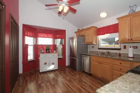 Kitchen - 3015 Middlebury Ct E, Aurora, IL 60504 photo 3 of 3