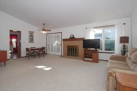 Living - 3015 Middlebury Ct E, Aurora, IL 60504 photo 4 of 4